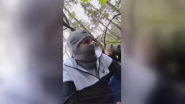 Russische pandjesbaas op heterdaad betrapt in het bos en geneukt