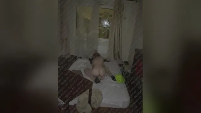 Ze betrapten een paar dronken studenten die aan het neuken waren op de kassa - ze filmden het, het kon ze geen fuck schelen